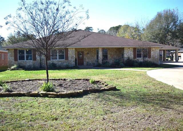 Property at 26 Westpoint Dr, Trinity, TX 75862, 4 beds, 2.5 baths