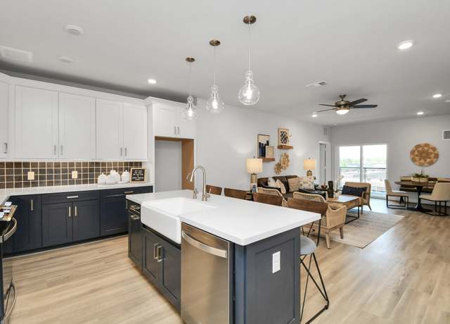 Property at 6804 Westview Dr #3404, Houston, TX 77055, 2 beds, 2 baths