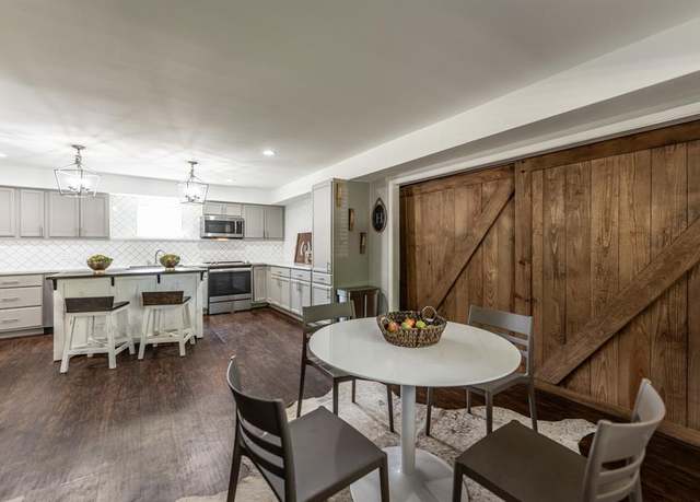 Property at 2120 Avenue R, Huntsville, TX 77340, 4 beds, 2.5 baths