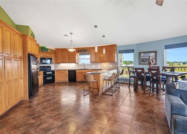 Property at 1504 W Saint Louis Ave, Seadrift, TX 77983, 3 beds, 2 baths