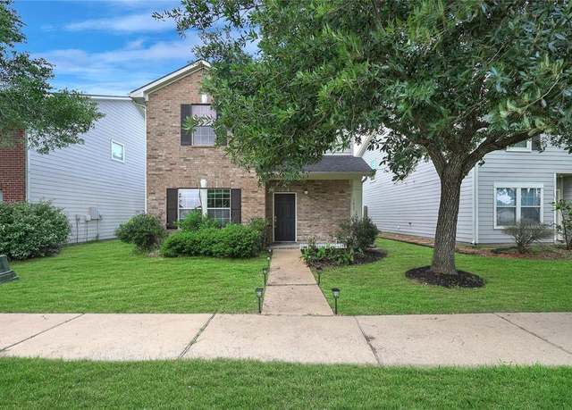 Property at 1611 Palcio Real Dr, Houston, TX 77047, 3 beds, 2.5 baths