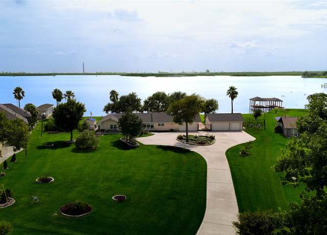 Property at 154 N Burnett Dr, Baytown, TX 77520, 4 beds, 3 baths