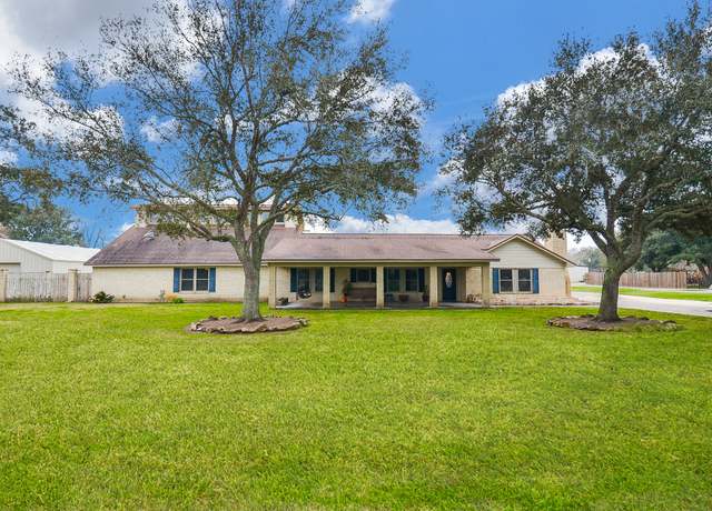Property at 419 Western Acres Dr, El Campo, TX 77437, 4 beds, 4 baths
