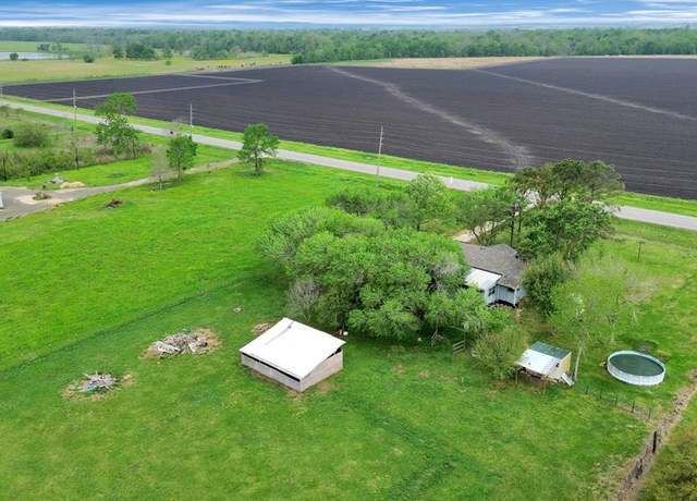 Property at 7802 Fm 1952 Rd, Wallis, TX 77485, 3 beds, 2 baths