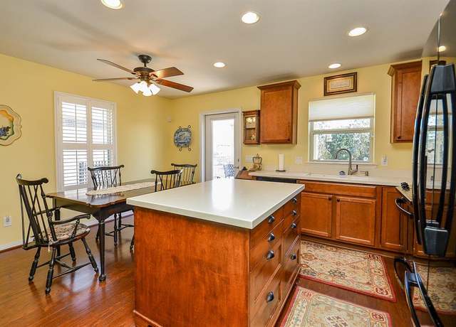 Property at 619 Shoreside Dr, Richmond, TX 77469, 2 beds, 2 baths