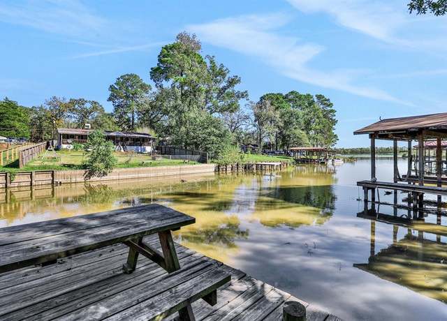 Property at 148 S Oak Bluff St, Trinity, TX 75862, 3 beds, 2.5 baths