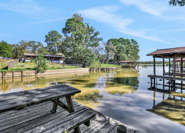 Property at 148 S Oak Bluff St, Trinity, TX 75862, 3 beds, 2.5 baths