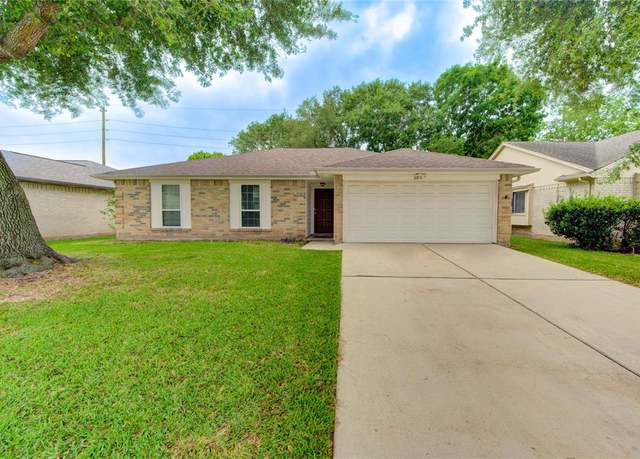 Property at 2215 Squire Dobbins Dr, Sugar Land, TX 77478, 3 beds, 2 baths