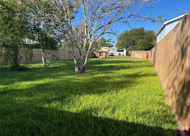 Property at 507 8th St, Dickinson, TX 77539