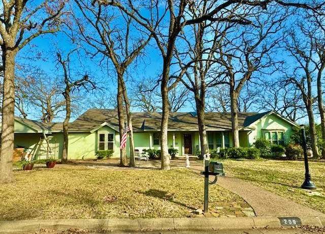 Property at 208 Shelmar Dr, Euless, TX 76039, 4 beds, 2.5 baths