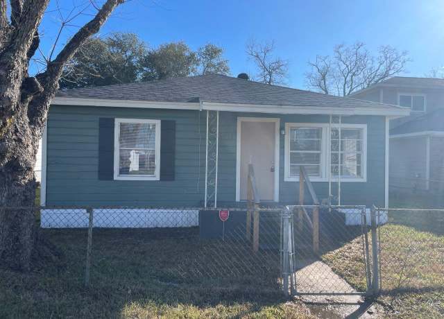 Property at 7011 Anderson St, Texas City, TX 77591, 3 beds, 1 bath