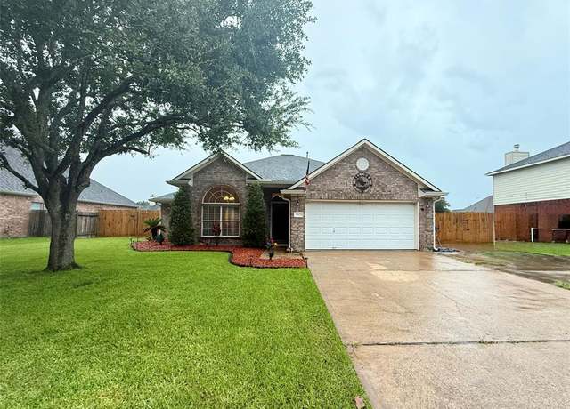 Property at 913 S Belle Dr, Angleton, TX 77515, 3 beds, 2 baths