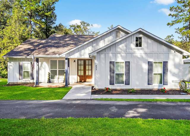 Property at 433 E Hickory Dr E, Livingston, TX 77351, 3 beds, 2.5 baths