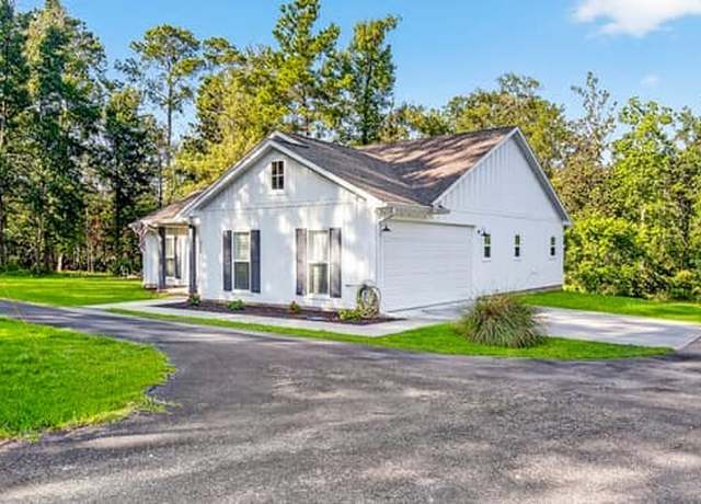 Property at 433 E Hickory Dr E, Livingston, TX 77351, 3 beds, 2.5 baths