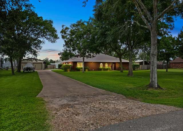 Property at 1814 Westview Dr, Alvin, TX 77511, 4 beds, 2 baths