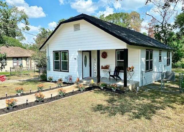 Property at 639 N Holland St, Bellville, TX 77418, 2 beds, 1 bath