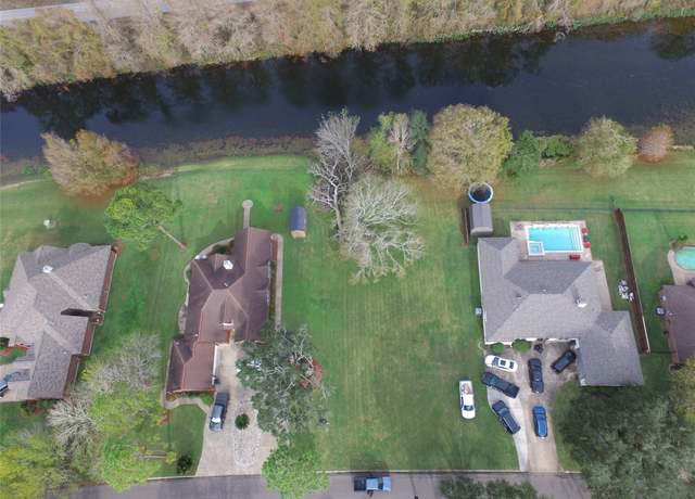 Property at 2225 Riverside Dr, West Columbia, TX 77486