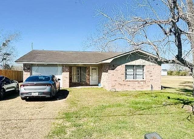 Property at 110 Cedar St, Louise, TX 77455, 3 beds, 1.5 baths