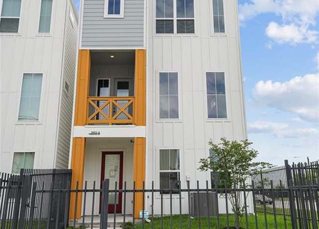 Property at 3905 Pinemont Dr Unit G, Houston, TX 77018, 3 beds, 3.5 baths