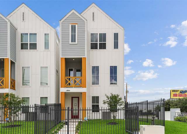 Property at 3905 Pinemont Dr Unit G, Houston, TX 77018, 3 beds, 3.5 baths