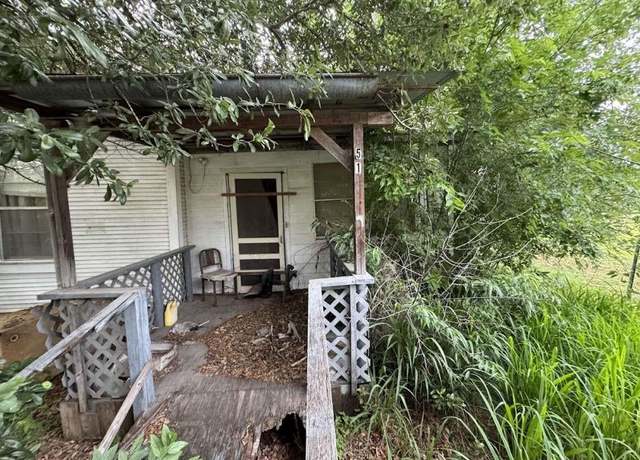 Property at 514 W Avenue D, Poteet, TX 78065, 2 beds, 1 bath