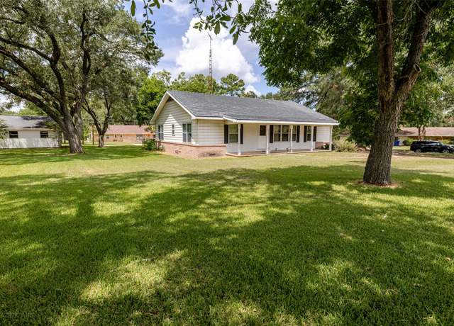 Property at 1805 11th St, Hempstead, TX 77445, 3 beds, 2 baths