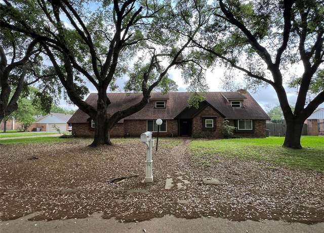 Property at 103 Saint Marks St, Sugar Land, TX 77478, 4 beds, 3 baths