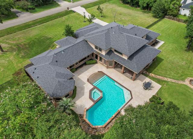 Property at 9453 Deer Path Ln, Magnolia, TX 77354, 4 beds, 4.5 baths