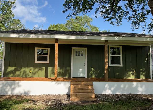Property at 808 Josephine St, Yoakum, TX 77995, 2 beds, 1 bath