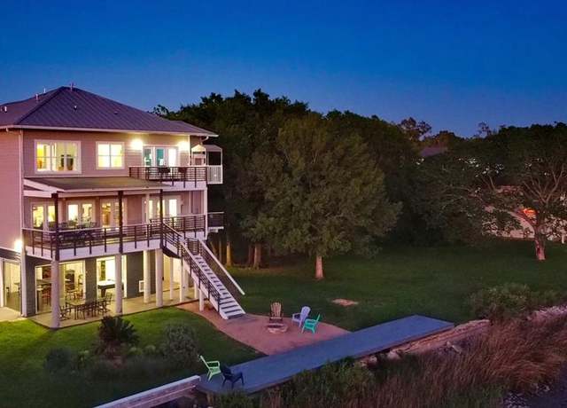 Property at 814 Hall Ave, Seabrook, TX 77586, 4 beds, 3 baths