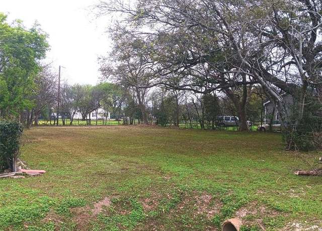 Property at 114 1st Ave N, Texas City, TX 77590