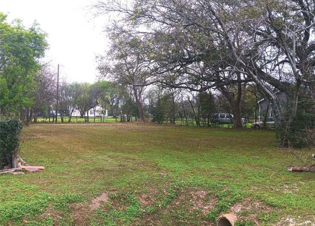 Property at 114 1st Ave N, Texas City, TX 77590