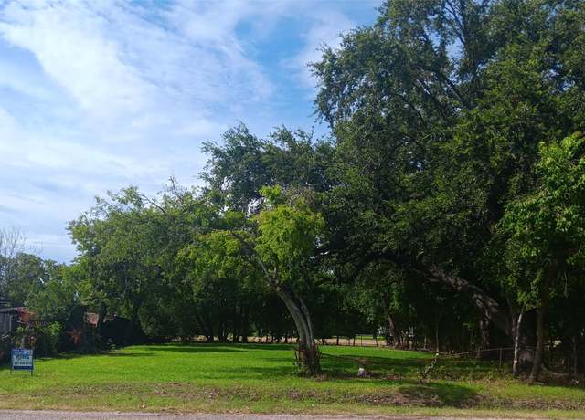 Property at 114 1st Ave N, Texas City, TX 77590
