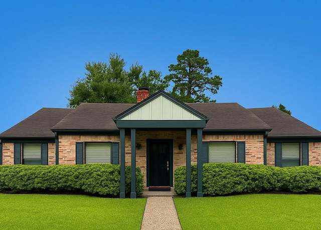 Property at 1011 Martin St, Houston, TX 77018, 4 beds, 2.5 baths