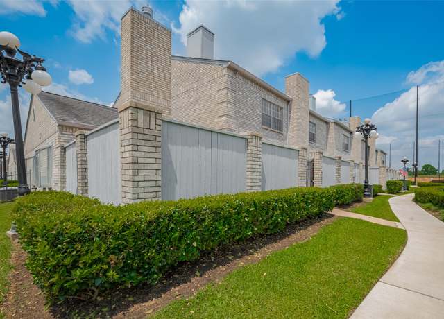 Property at 192 Wilcrest Dr Dr #192, Houston, TX 77042, 3 beds, 3 baths