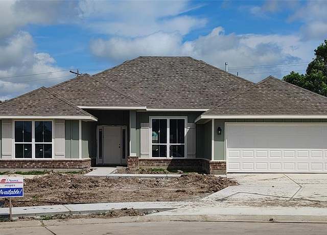 Property at 9 Gemstone Ct, Angleton, TX 77515, 4 beds, 2 baths