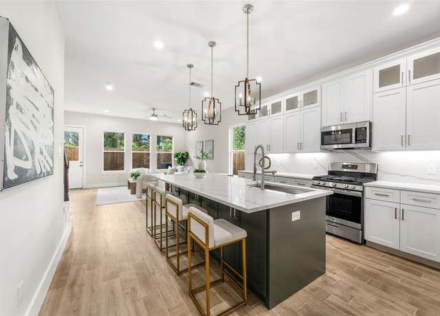 Property at 6216 Carver Rd, Houston, TX 77091, 3 beds, 2.5 baths