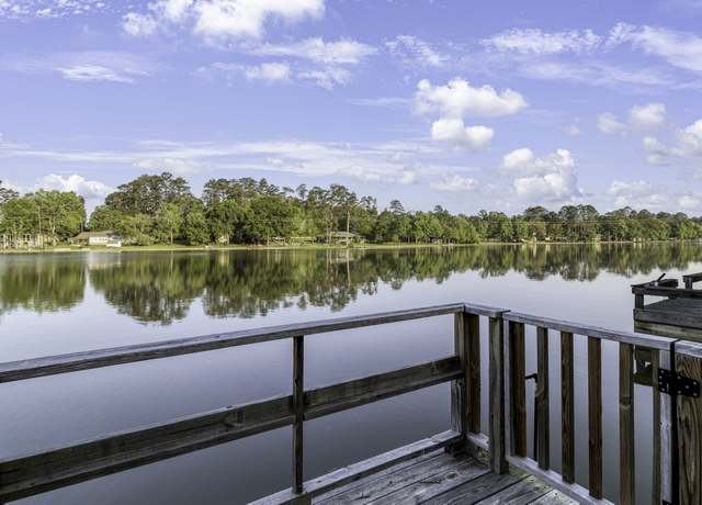Property at 403 E Lake Dr, Livingston, TX 77351, 3 beds, 2.5 baths