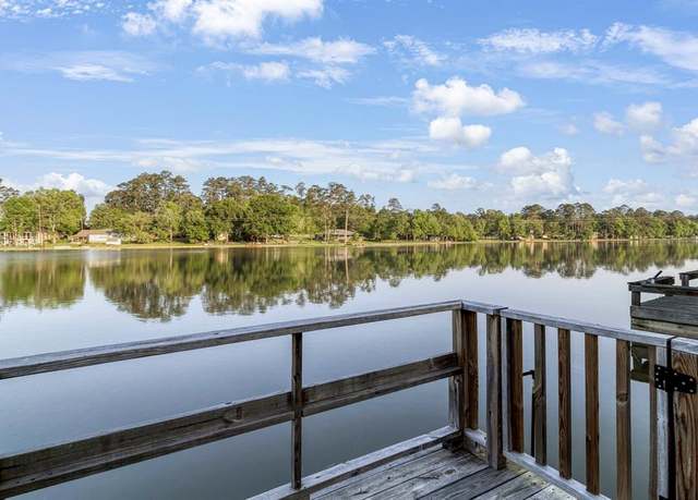 Property at 403 E Lake Dr, Livingston, TX 77351, 3 beds, 2.5 baths