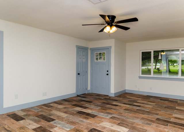 Property at 811 Matchett, Brenham, TX 77833, 6 beds, 2 baths