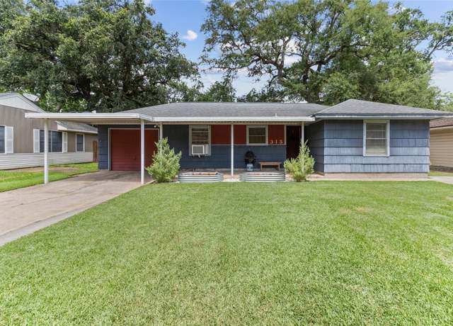 Property at 315 Cypress St, Lake Jackson, TX 77566, 2 beds, 1 bath