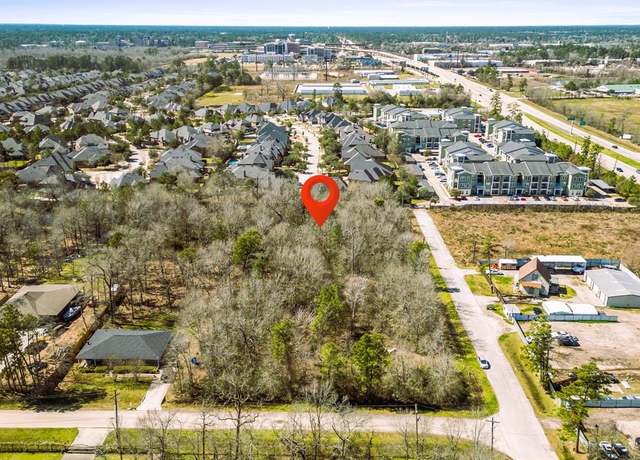 Property at 17104 Bending Oaks Dr, Conroe, TX 77386