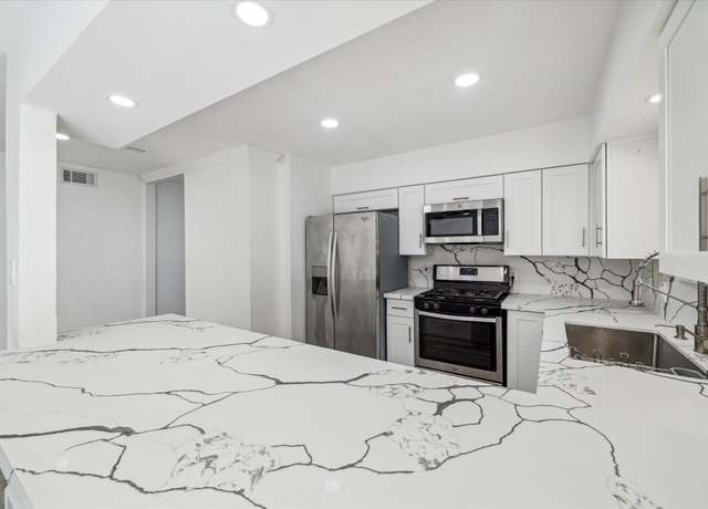 Property at 5542 Holly St #205, Houston, TX 77081, 3 beds, 2 baths
