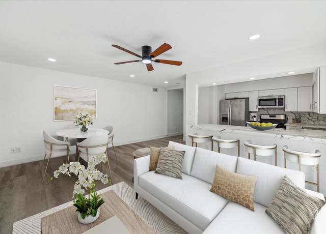 Property at 5542 Holly St #205, Houston, TX 77081, 3 beds, 2 baths