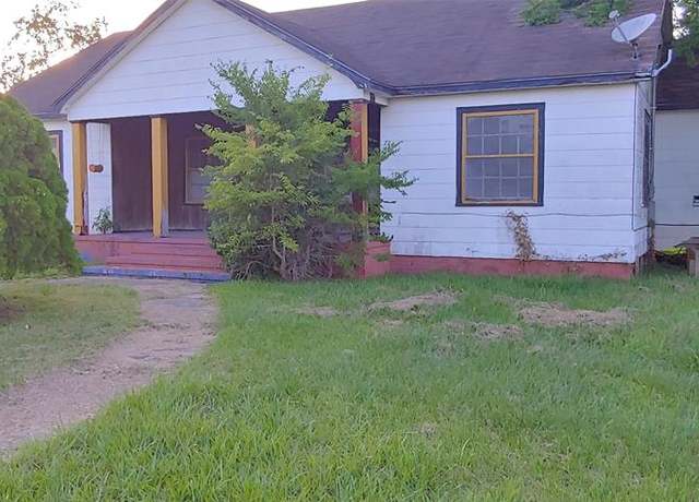 Property at 1370 Plum St, Beaumont, TX 77703, 3 beds, 1 bath