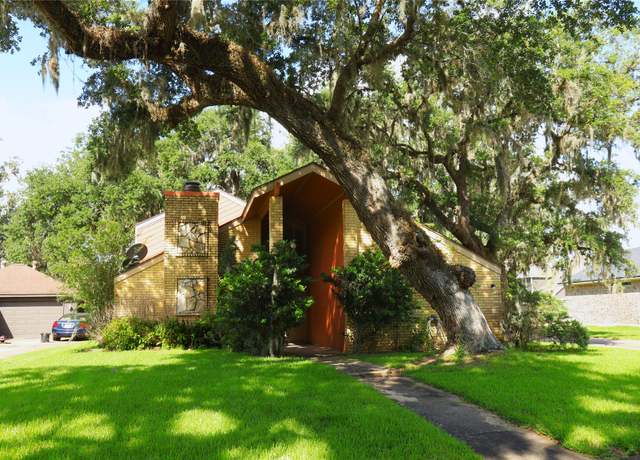 Property at 2236 River Oaks Dr, West Columbia, TX 77486, 3 beds, 2.5 baths