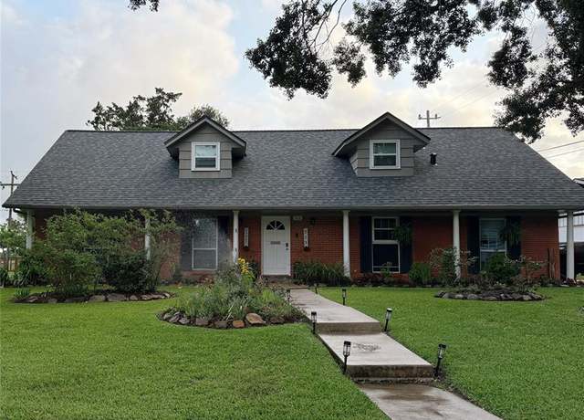 Property at 715 Timber Cove Dr, Seabrook, TX 77586, 4 beds, 3 baths
