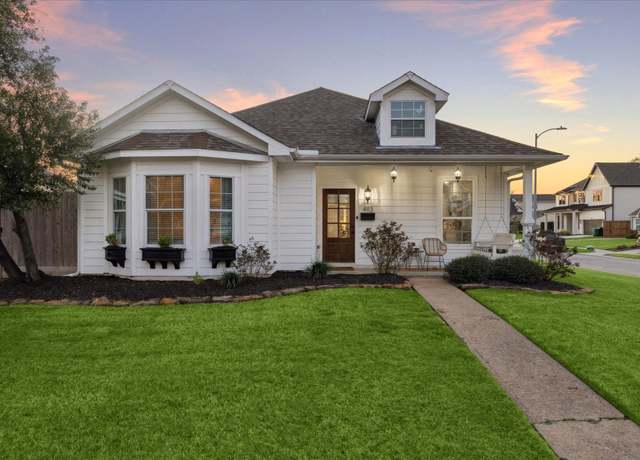 Property at 4113 Ella Blvd, Houston, TX 77018, 3 beds, 2 baths