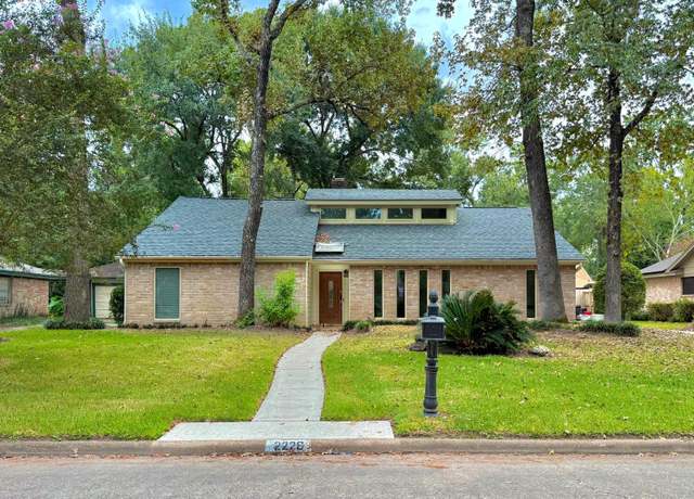 Property at 2226 Rolling Meadows Dr, Houston, TX 77339, 4 beds, 2.5 baths