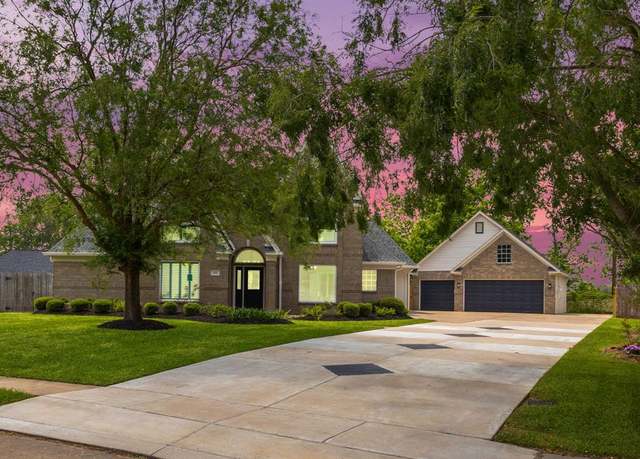 Property at 30 Colony Sq, Angleton, TX 77515, 4 beds, 3 baths